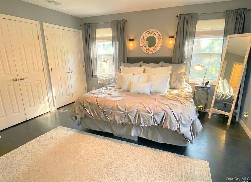 Perfectly appointed on a quiet country lane in desirable Locust - photo 12