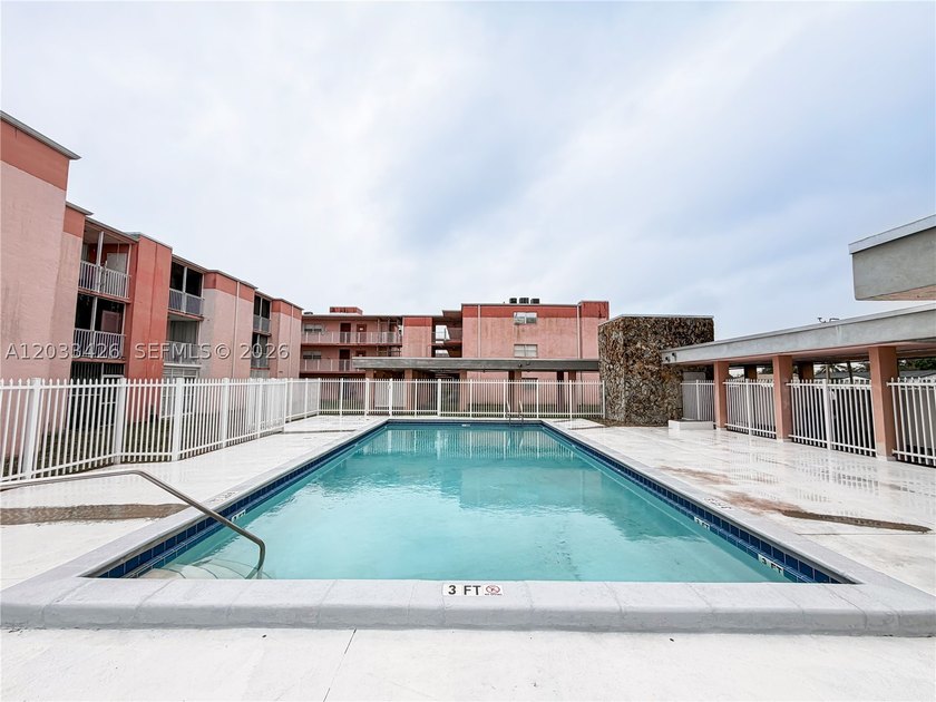 Well-maintained and spacious 2-bedroom, 2-bathroom condo located - photo 25