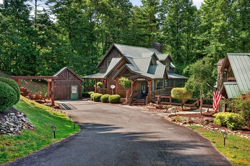 Experience timeless mountain living in this exceptional - photo 3