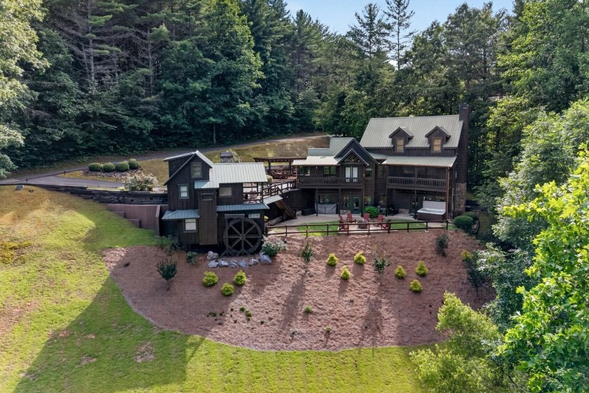 Experience timeless mountain living in this exceptional - photo 5