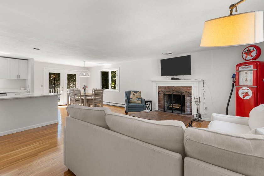 Welcome to 7 Openfield Road! This beautifully updated South - photo 11