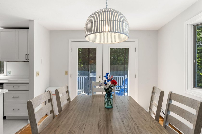 Welcome to 7 Openfield Road! This beautifully updated South - photo 18
