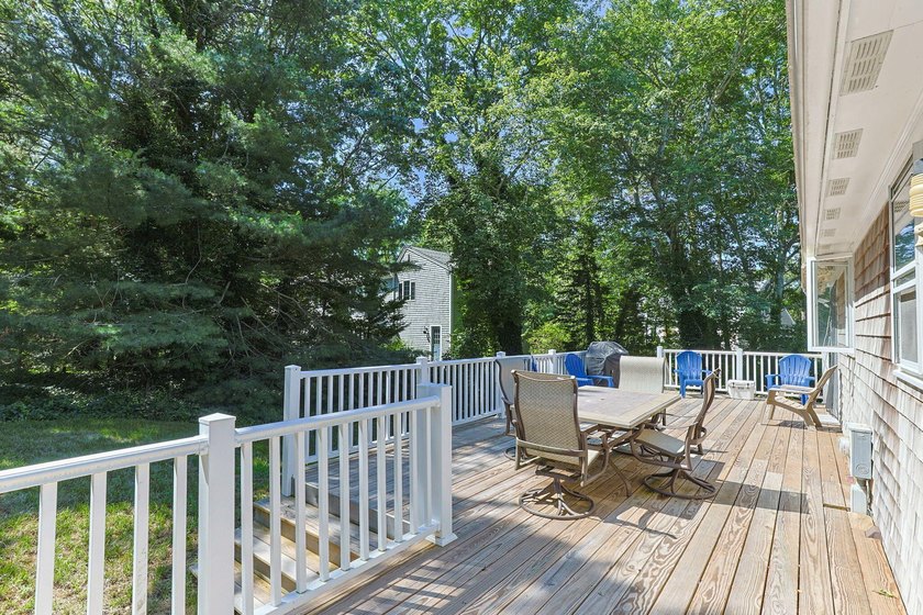 Welcome to 7 Openfield Road! This beautifully updated South - photo 40