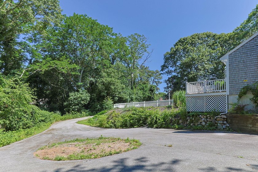 Welcome to 7 Openfield Road! This beautifully updated South - photo 49