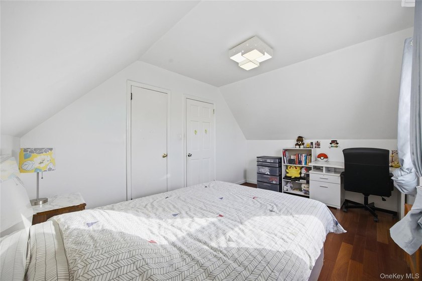 Nestled In a Prime Bayside Location, This Well-Appointed - photo 11