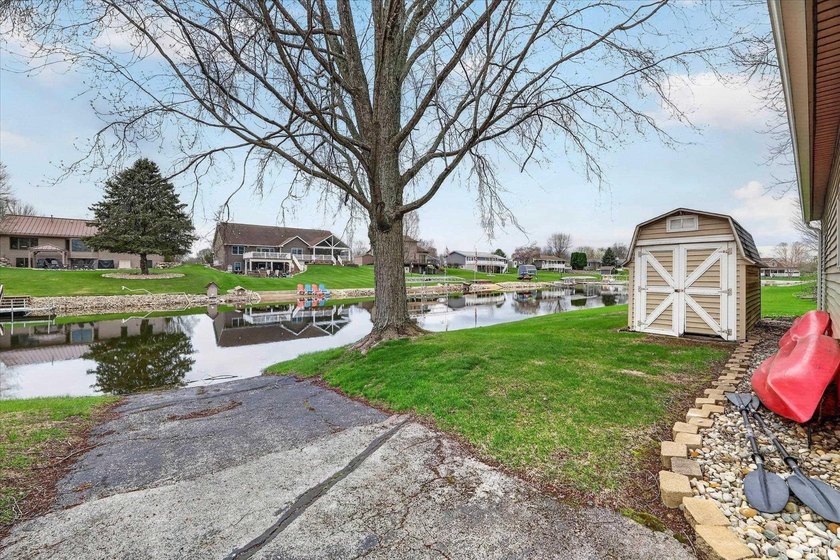 Dallas Bay Estates is one of the best lake neighborhoods you - photo 31