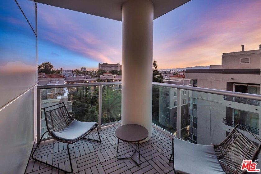 This extensively renovated corner unit is the best 1 bedroom - photo 6