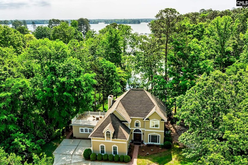 Beautifully updated home on Lake Murray! This five bedroom, 3.5 - photo 2