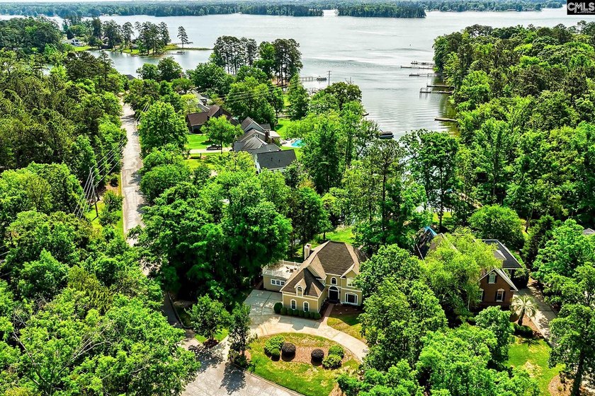 Beautifully updated home on Lake Murray! This five bedroom, 3.5 - photo 3