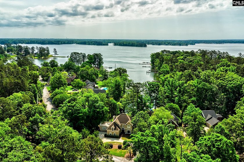 Beautifully updated home on Lake Murray! This five bedroom, 3.5 - photo 4