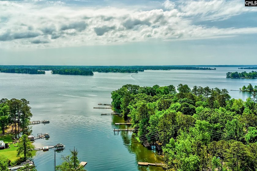 Beautifully updated home on Lake Murray! This five bedroom, 3.5 - photo 6