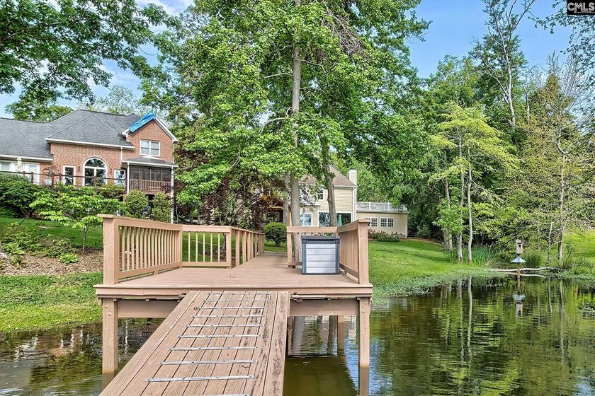 Beautifully updated home on Lake Murray! This five bedroom, 3.5 - photo 9