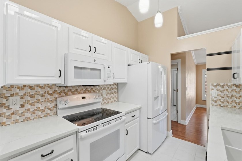 Short Sale. SHORT SALE! Stylish 3-bedroom, 2 bath home in The - photo 15