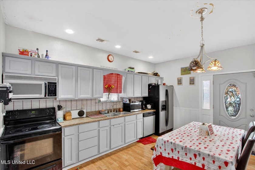 Ideal for investors seeking a versatile opportunity near the Bay - photo 10