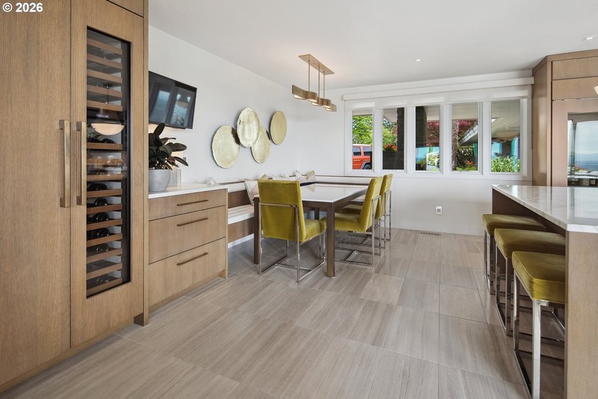 A one-of-one Architectural Offering with Panoramic Mountain &amp; - photo 25