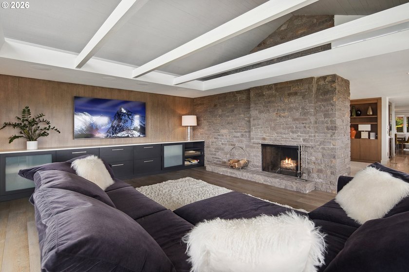A one-of-one Architectural Offering with Panoramic Mountain &amp; - photo 31