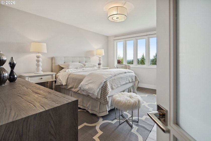 A one-of-one Architectural Offering with Panoramic Mountain &amp; - photo 34