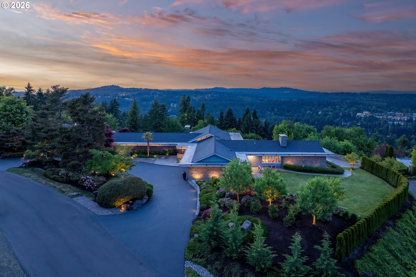 A one-of-one Architectural Offering with Panoramic Mountain &amp; - photo 45