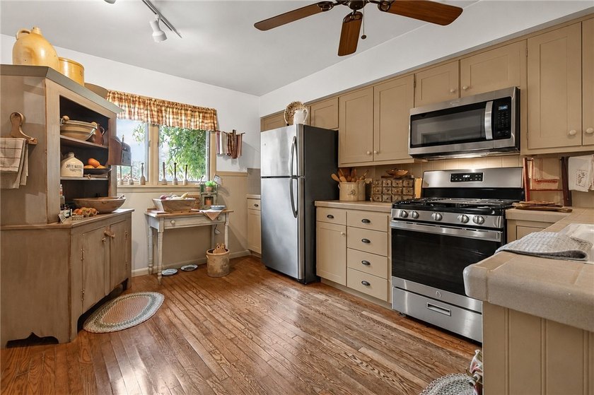 Country Roads Take Me Home! Welcome home to this charming 1,170 - photo 25