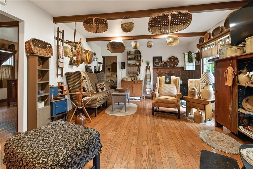 Country Roads Take Me Home! Welcome home to this charming 1,170 - photo 32