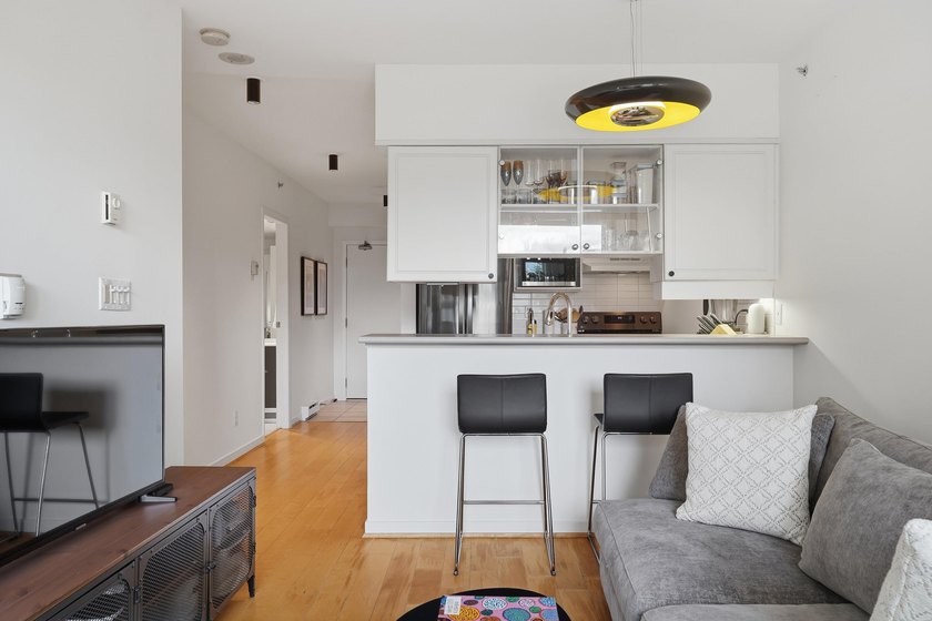 Welcome to the Yorkville, located in one of the most sought - photo 10