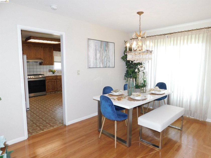 WOW! MORE than 2800 sq/ft of the living area, Spacious tri-level - photo 10