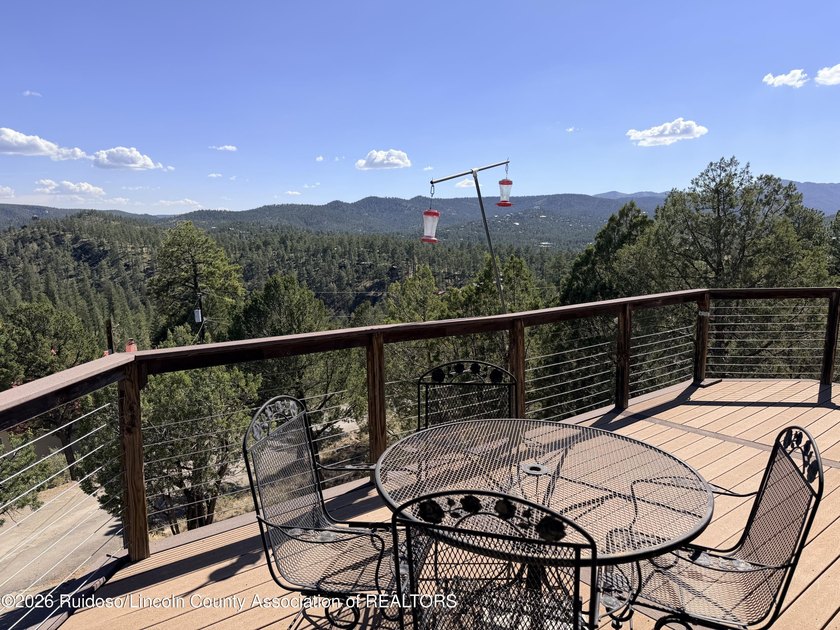 GREAT VIEWS WITH THIS MOUNTAIN STYLE HOME! Escape to this - photo 7