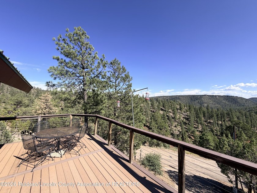 GREAT VIEWS WITH THIS MOUNTAIN STYLE HOME! Escape to this - photo 8