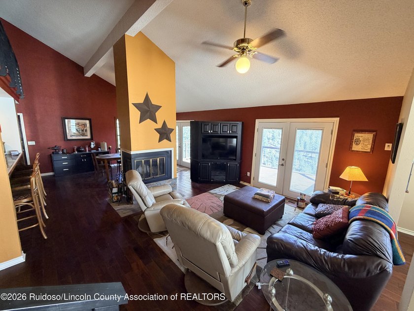 GREAT VIEWS WITH THIS MOUNTAIN STYLE HOME! Escape to this - photo 9