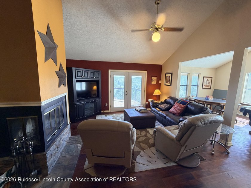 GREAT VIEWS WITH THIS MOUNTAIN STYLE HOME! Escape to this - photo 10