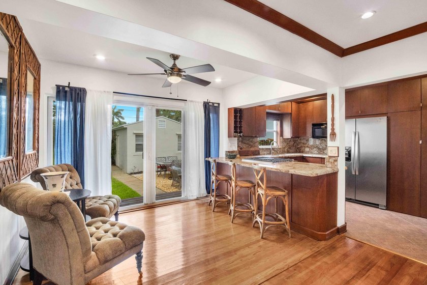 Charming historic CBS home in sought-after Parrot Cove, designed - photo 10