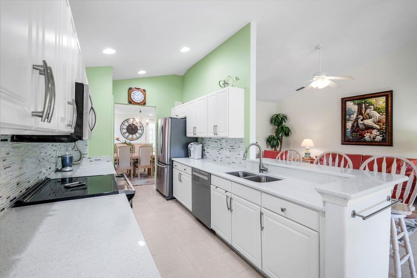 TURNKEY COACH HOME WITH PRESERVE VIEW IN COLONIAL COUNTRY CLUB! - photo 4