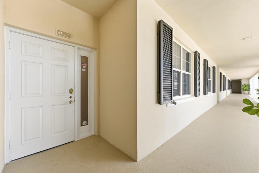 Experience spacious luxury in the largest corner unit in Camden - photo 6