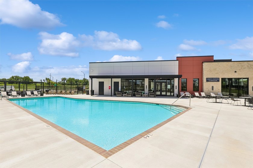 Don't let the one-bedroom layout fool you-this top-floor Juno - photo 22