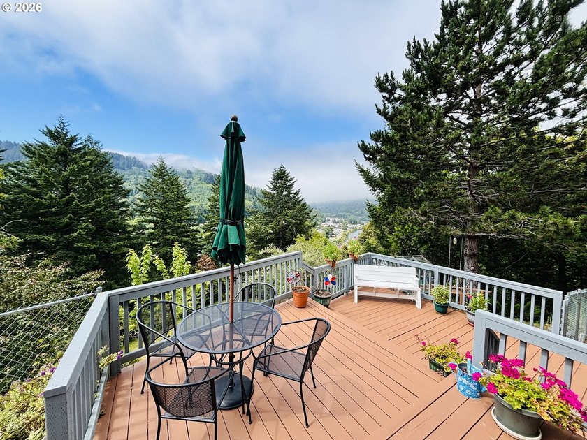 Immaculately maintained cedar sided home on 3.17 private acres - photo 9
