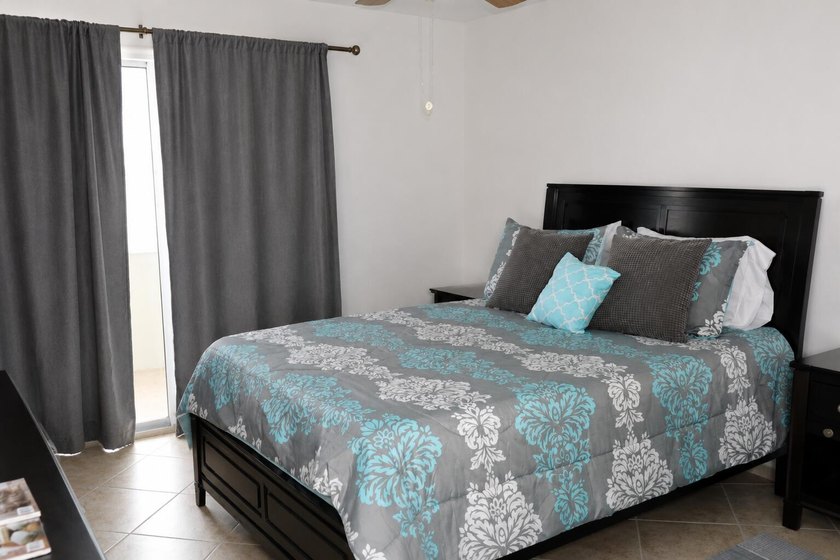 Move right into this beautifully updated 2-bedroom, 2-bathroom - photo 9