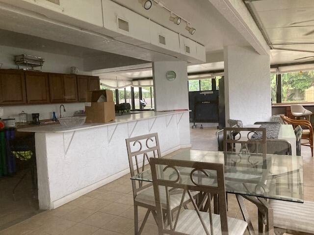 SPACIOUS AND BRIGHT 3 BEDROOM/2BTH , 4TH FLOOR PRIME END UNIT - photo 17