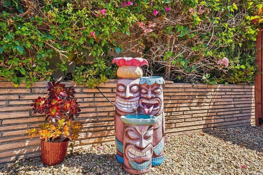 Welcome to 437 Court Ave, a charming Mid-Century Modern hillside - photo 20