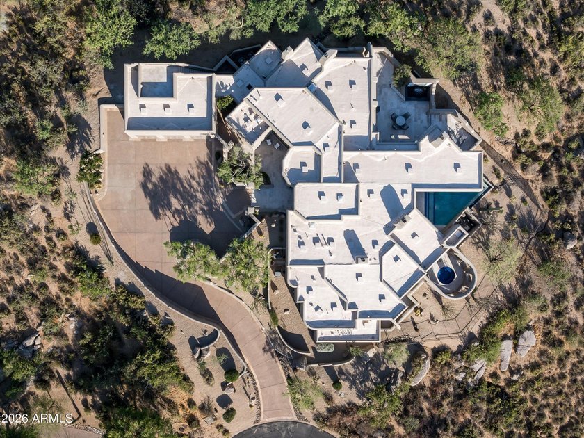 Completely remodeled and thoughtfully reimagined, this 4-bedroom - photo 46