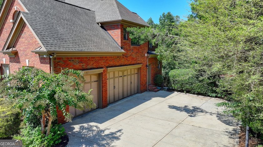 PRICE TO SELL!!! Welcome to this stunning 5-bedroom, 5 full bath - photo 11
