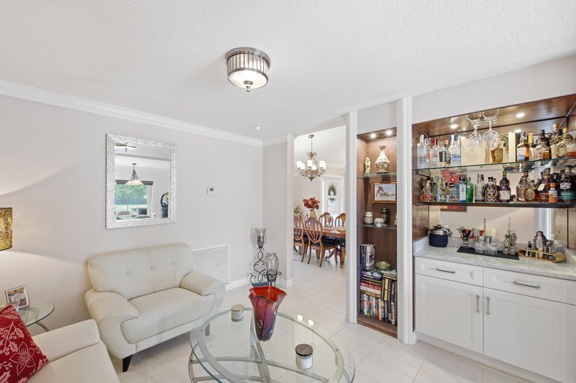 Beautifully maintained three bedroom, two bathroom With option - photo 14