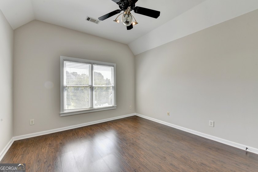 PRICE TO SELL!!! Welcome to this stunning 5-bedroom, 5 full bath - photo 15