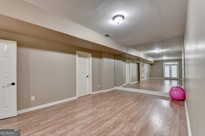 PRICE TO SELL!!! Welcome to this stunning 5-bedroom, 5 full bath - photo 19