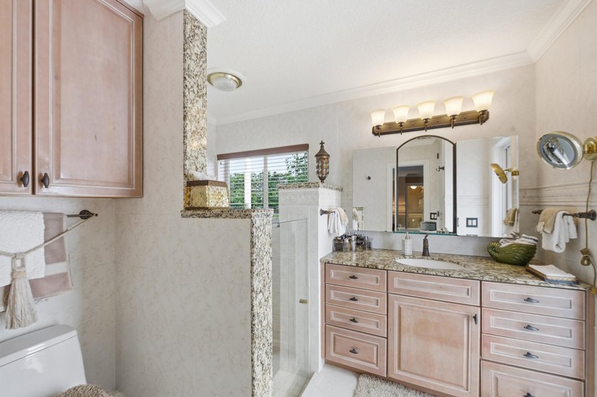 Beautifully maintained three bedroom, two bathroom With option - photo 22