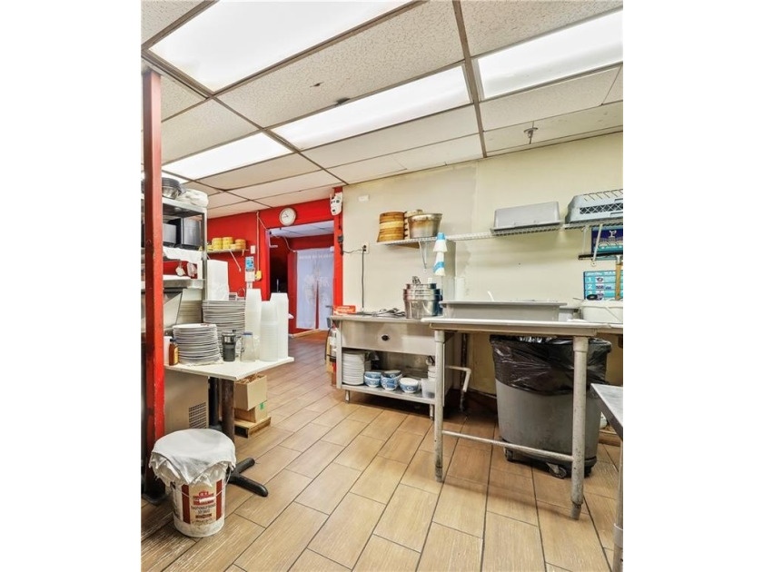Incredible opportunity to own your own mid-Island restaurant! - photo 23