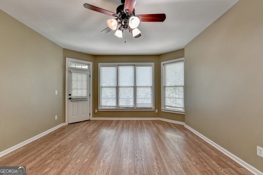 PRICE TO SELL!!! Welcome to this stunning 5-bedroom, 5 full bath - photo 24