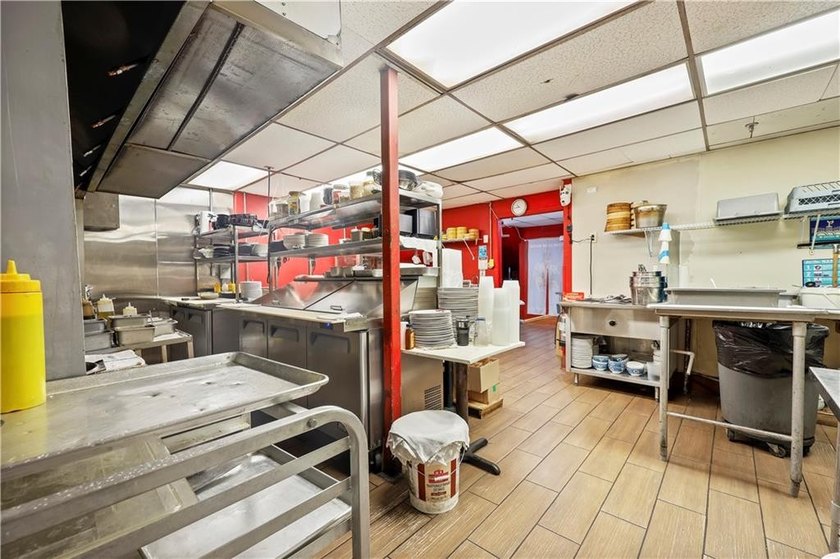 Incredible opportunity to own your own mid-Island restaurant! - photo 24