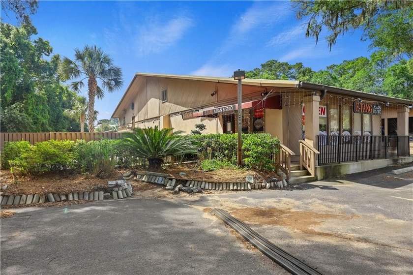 Incredible opportunity to own your own mid-Island restaurant! - photo 27