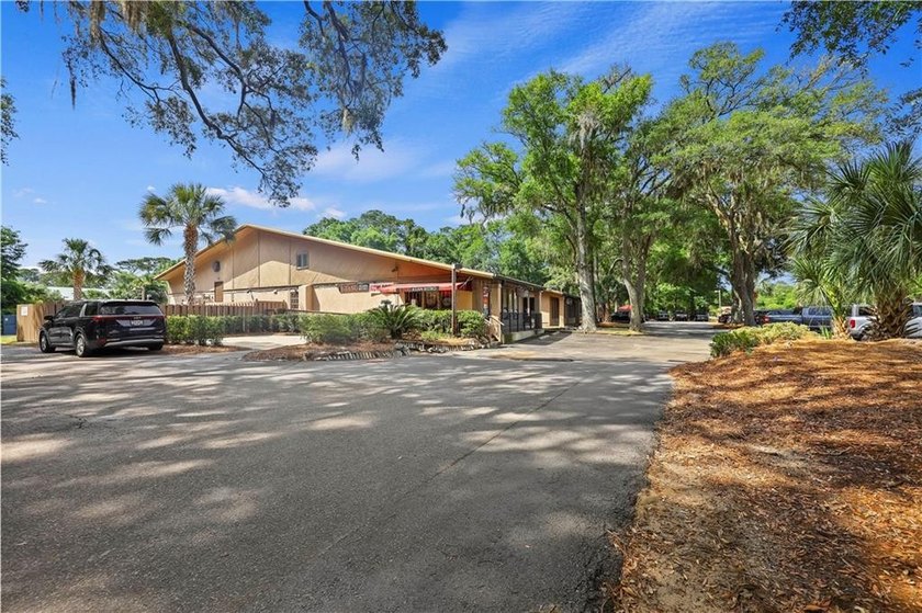 Incredible opportunity to own your own mid-Island restaurant! - photo 29