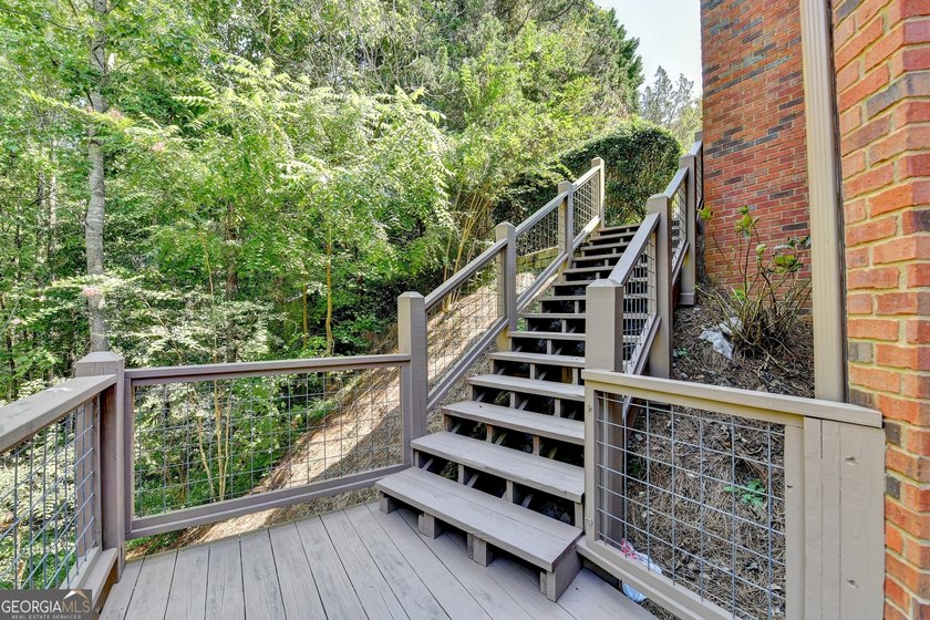 PRICE TO SELL!!! Welcome to this stunning 5-bedroom, 5 full bath - photo 32